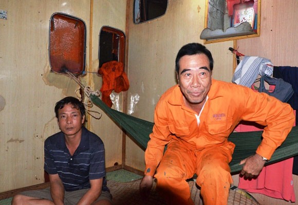 Chìm sà lan ở Cần Giờ, 4 người thoát chết ảnh 3 Chìm sà lan ở Cần Giờ, 4 người thoát chết ảnh 3