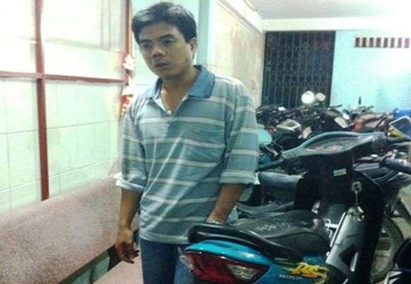 Đặc nhiệm bắt nóng tên cướp giật dây chuyền của nữ du khách ảnh 1 Đặc nhiệm bắt nóng tên cướp giật dây chuyền của nữ du khách ảnh 1