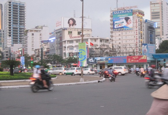 Ép xe, dùng dao đâm người, cướp 50 triệu đồng ngay trên phố ảnh 1 Ép xe, dùng dao đâm người, cướp 50 triệu đồng ngay trên phố ảnh 1