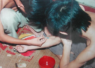 "Bó tay" với người nghiện nhiễm HIV? ảnh 1 "Bó tay" với người nghiện nhiễm HIV? ảnh 1