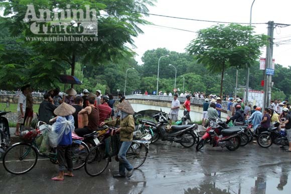 Đi SH đến giữa cầu, rồi lao xuống sông Tô Lịch tự tử ảnh 10 Đi SH đến giữa cầu, rồi lao xuống sông Tô Lịch tự tử ảnh 10