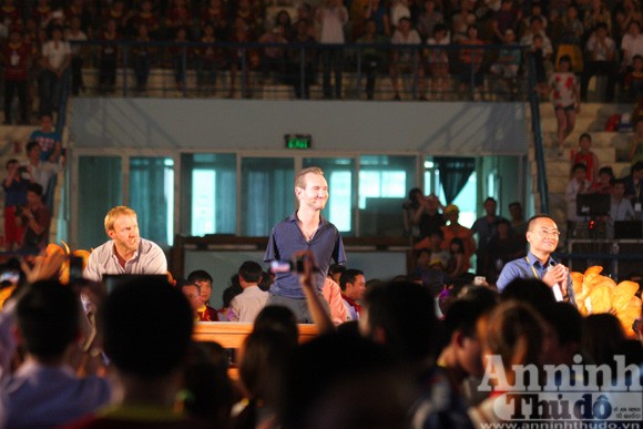 Nick Vujicic và 5.000 trẻ em có hoàn cảnh đặc biệt ảnh 5 Nick Vujicic và 5.000 trẻ em có hoàn cảnh đặc biệt ảnh 5