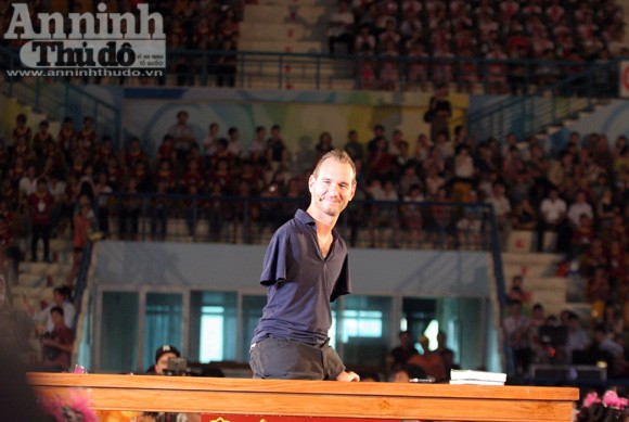 Nick Vujicic và 5.000 trẻ em có hoàn cảnh đặc biệt ảnh 8 Nick Vujicic và 5.000 trẻ em có hoàn cảnh đặc biệt ảnh 8