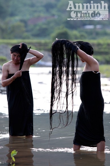 “Khám phá” tình yêu trên mái tóc của đồng bào Thái đen ảnh 1 “Khám phá” tình yêu trên mái tóc của đồng bào Thái đen ảnh 1