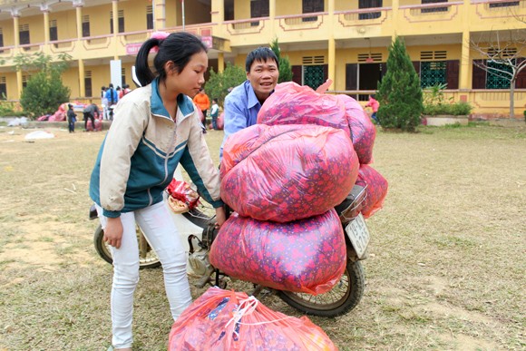 Những người “xua” đi giá lạnh cho học sinh nghèo Trung Sơn ảnh 11 Những người “xua” đi giá lạnh cho học sinh nghèo Trung Sơn ảnh 11
