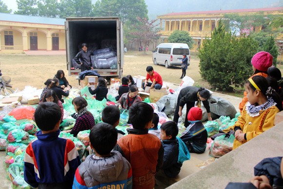 Những người “xua” đi giá lạnh cho học sinh nghèo Trung Sơn ảnh 1 Những người “xua” đi giá lạnh cho học sinh nghèo Trung Sơn ảnh 1