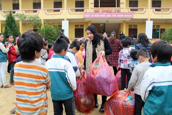 Những người “xua” đi giá lạnh cho học sinh nghèo Trung Sơn ảnh 5 Những người “xua” đi giá lạnh cho học sinh nghèo Trung Sơn ảnh 5