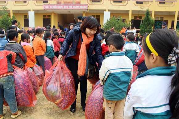 Những người “xua” đi giá lạnh cho học sinh nghèo Trung Sơn ảnh 7 Những người “xua” đi giá lạnh cho học sinh nghèo Trung Sơn ảnh 7