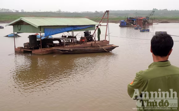 "Vòi bạch tuộc" rút ruột sông Hồng ảnh 5 "Vòi bạch tuộc" rút ruột sông Hồng ảnh 5