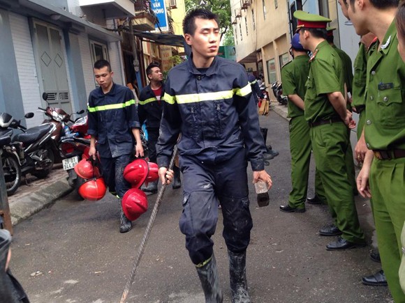 Nạn nhân cuối cùng đã được đưa ra khỏi hiện trường xảy cháy ảnh 13 Nạn nhân cuối cùng đã được đưa ra khỏi hiện trường xảy cháy ảnh 13
