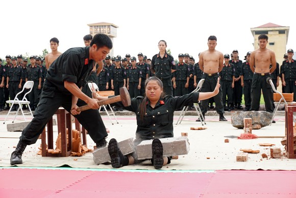 Những màn chịu đòn dũng mãnh của CSCĐ Việt Nam ảnh 7 Những màn chịu đòn dũng mãnh của CSCĐ Việt Nam ảnh 7