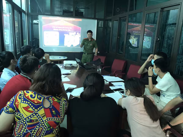 Lực lượng Cảnh sát PCCC và CNCH - CAQ Nam Từ Liêm tổ chức tập huấn, tuyên truyền cho cán bộ, nhân viên làm việc tại Công ty CP dược phẩm quốc tế CTT Việt Nam, trụ sở tại phường Phú Đô, các biện pháp PCCC Lực lượng Cảnh sát PCCC và CNCH - CAQ Nam Từ Liêm tổ chức tập huấn, tuyên truyền cho cán bộ, nhân viên làm việc tại Công ty CP dược phẩm quốc tế CTT Việt Nam, trụ sở tại phường Phú Đô, các biện pháp PCCC