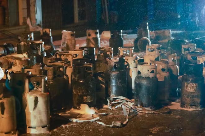 Cơ sở kinh doanh gas bị đình chỉ nhưng vẫn lén lút hoạt động gây cháy Cơ sở kinh doanh gas bị đình chỉ nhưng vẫn lén lút hoạt động gây cháy