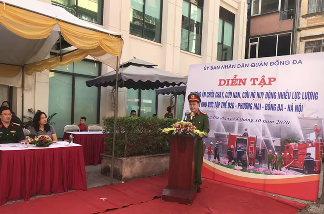 Đại tá Lê Văn Hiến, Phó trưởng CAQ Đống Đa phát biểu tại buổi diễn tập Đại tá Lê Văn Hiến, Phó trưởng CAQ Đống Đa phát biểu tại buổi diễn tập