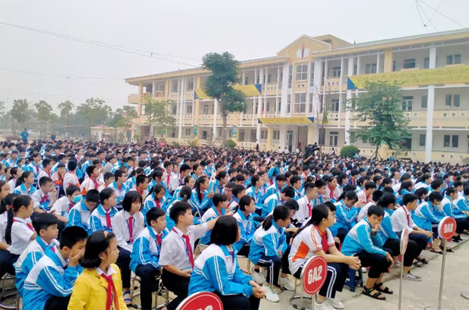 Các học sinh tham gia buổi tuyên truyền ATGT do CAH Thanh Trì tổ chức Các học sinh tham gia buổi tuyên truyền ATGT do CAH Thanh Trì tổ chức