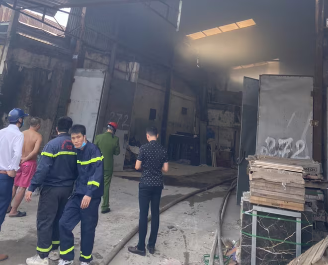 Lực lượng Cảnh sát PCCC và CNCH đã kịp thời ngăn cháy lan và dập tắt đám cháy tại cửa hàng kinh doanh thiết bị vệ sinh Lực lượng Cảnh sát PCCC và CNCH đã kịp thời ngăn cháy lan và dập tắt đám cháy tại cửa hàng kinh doanh thiết bị vệ sinh