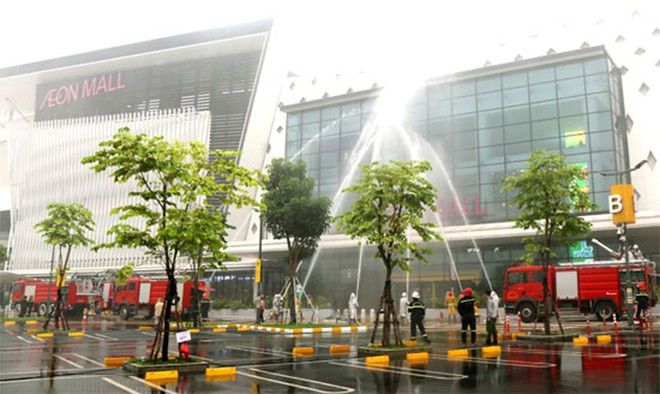 Lực lượng Cảnh sát PCCC và CNCH - CAQ Hà Đông diễn tập chữa cháy, cứu nạn có sự tham gia nhiều lực lượng tại Trung tâm thương mại Lực lượng Cảnh sát PCCC và CNCH - CAQ Hà Đông diễn tập chữa cháy, cứu nạn có sự tham gia nhiều lực lượng tại Trung tâm thương mại