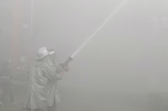 Lực lượng Cảnh sát PCCC và CNCH huy động tổng lực dập tắt đám cháy giả định Lực lượng Cảnh sát PCCC và CNCH huy động tổng lực dập tắt đám cháy giả định