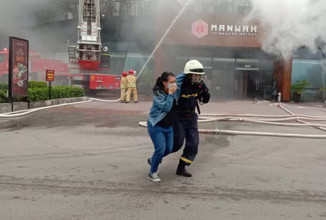 Theo Đại tá Nguyễn Trường Sơn, Phó trưởng CAQ Cầu Giấy, diễn tập nhằm kiểm tra sự phối hợp giữa các lực lượng, kiểm tra phương tiện để sẵn sàng ứng phó khi có sự cố xảy ra Theo Đại tá Nguyễn Trường Sơn, Phó trưởng CAQ Cầu Giấy, diễn tập nhằm kiểm tra sự phối hợp giữa các lực lượng, kiểm tra phương tiện để sẵn sàng ứng phó khi có sự cố xảy ra
