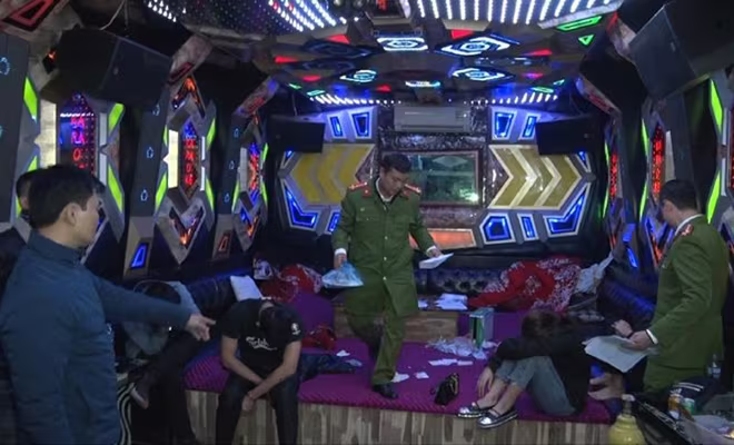Công an thành phố Phủ Lý bắt quả tang nhóm đối tượng sử dụng ma túy tại quán karaoke Công an thành phố Phủ Lý bắt quả tang nhóm đối tượng sử dụng ma túy tại quán karaoke