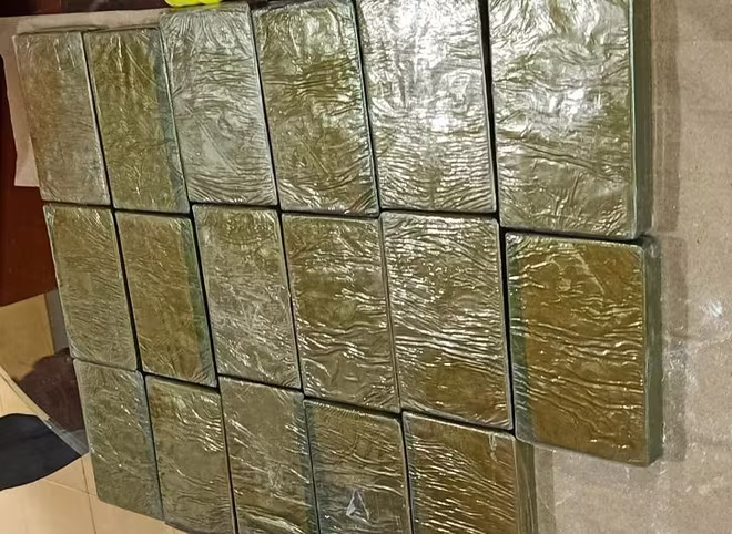 Tang vật 20 bánh heroin có trọng lượng 6kg CAH Mê Linh phát hiện, bắt giữ Tang vật 20 bánh heroin có trọng lượng 6kg CAH Mê Linh phát hiện, bắt giữ