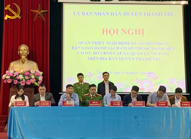 Các đơn vị của huyện Thanh Trì ký kết, bàn giao cơ sở thuộc danh mục cơ sở về an toàn PCCC do UBND cấp xã quản lý Các đơn vị của huyện Thanh Trì ký kết, bàn giao cơ sở thuộc danh mục cơ sở về an toàn PCCC do UBND cấp xã quản lý