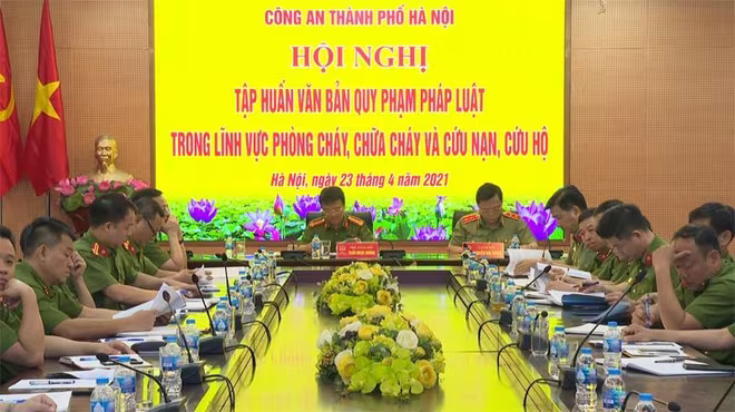 Trung tướng Nguyễn Hải Trung (giữa, bên phải), chủ trì điểm cầu trực tuyến Hội nghị tập huấn văn bản quy phạm pháp luật trong lĩnh vực PCCC và CNCH Trung tướng Nguyễn Hải Trung (giữa, bên phải), chủ trì điểm cầu trực tuyến Hội nghị tập huấn văn bản quy phạm pháp luật trong lĩnh vực PCCC và CNCH