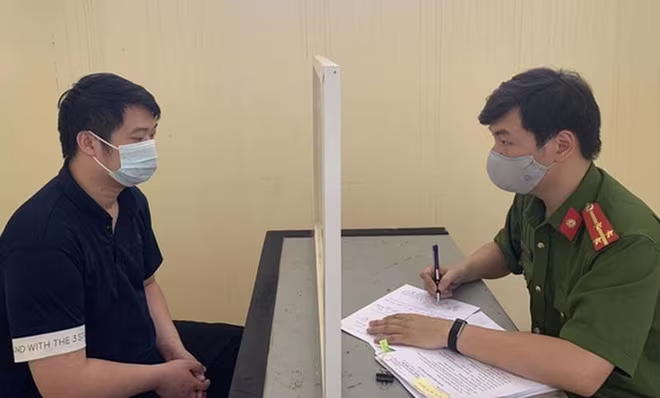 Cơ quan CSĐT ghi lời khai đối tượng Hưng Cơ quan CSĐT ghi lời khai đối tượng Hưng