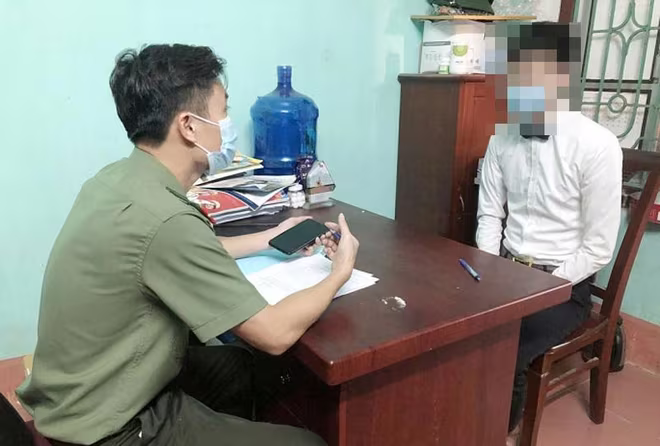 Cơ quan Công an lập biên bản xử lý vi phạm đối với H Cơ quan Công an lập biên bản xử lý vi phạm đối với H