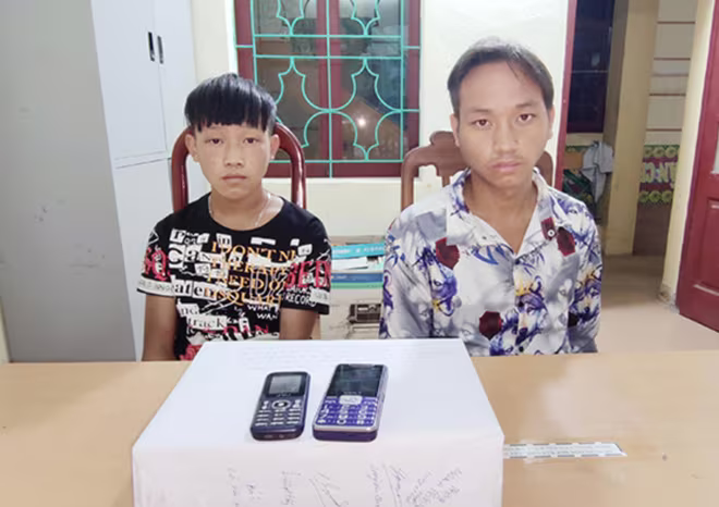 Hai đối tượng và tang vật Hai đối tượng và tang vật