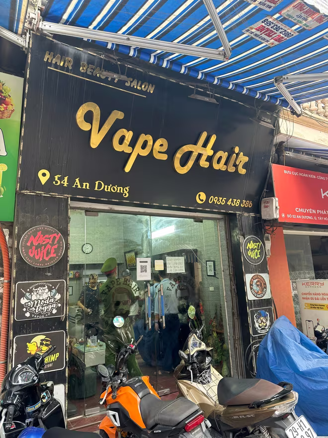 Cơ sở kinh doanh thuốc lá điện tử không nguồn gốc núp bóng cửa hàng làm thời trang tóc Cơ sở kinh doanh thuốc lá điện tử không nguồn gốc núp bóng cửa hàng làm thời trang tóc