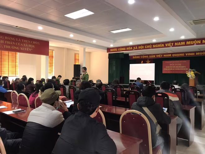 Công an quận Bắc Từ Liêm tuyên truyền cho người dân về công tác PCCC&CNCH tại Hội nghị Công an quận Bắc Từ Liêm tuyên truyền cho người dân về công tác PCCC&CNCH tại Hội nghị