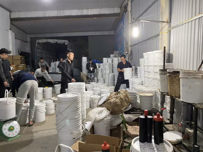 Cơ quan Công an thu giữ hàng nghìn sản phẩm, hóa chất làm hàng giả Cơ quan Công an thu giữ hàng nghìn sản phẩm, hóa chất làm hàng giả