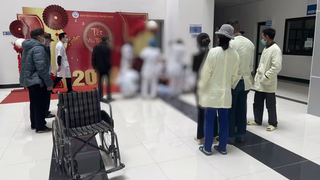 Các lực lượng khám nghiệm hiện trường điều tra nguyên nhân vụ việc Các lực lượng khám nghiệm hiện trường điều tra nguyên nhân vụ việc