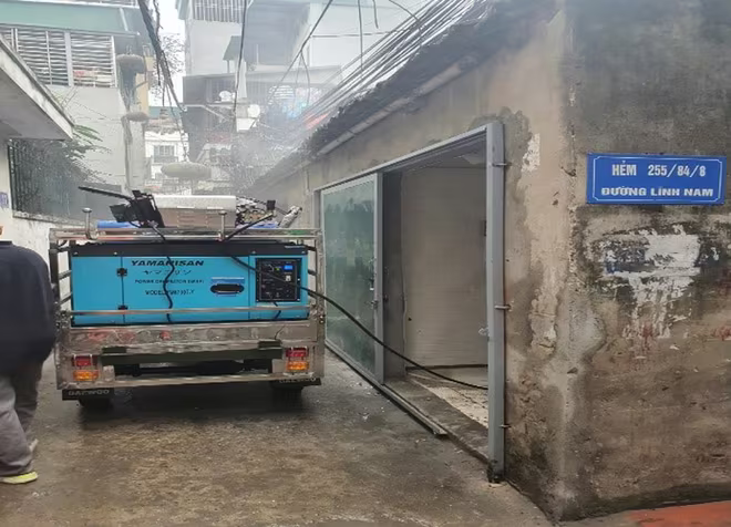Xe chữa cháy cải tiến phát huy hiệu quả vụ cháy trong ngõ nhỏ ở quận Hoàng Mai Xe chữa cháy cải tiến phát huy hiệu quả vụ cháy trong ngõ nhỏ ở quận Hoàng Mai