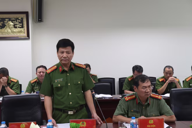 Đại diện Công an các quận, huyện đưa ra các kinh nghiệm, biện pháp phòng ngừa Đại diện Công an các quận, huyện đưa ra các kinh nghiệm, biện pháp phòng ngừa