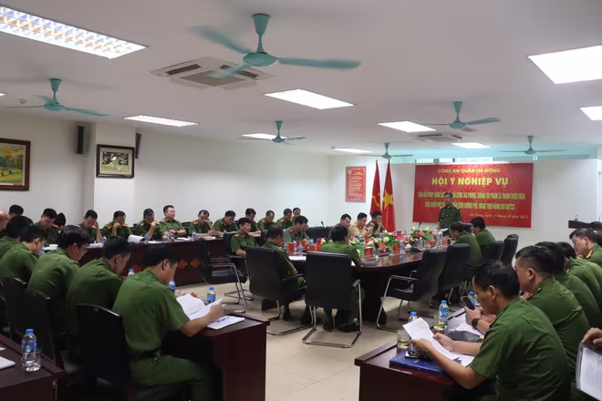 Các đơn vị CAQ Hà Đông đã phối hợp các quận, huyện giáp ranh như Thanh Xuân, Nam Từ Liêm, Thanh Trì, Chương Mỹ, Thanh Oai, Hoài Đức, đề ra các biện pháp, giải pháp nâng cao hiệu quả công tác phòng, chống tội phạm đường phố Các đơn vị CAQ Hà Đông đã phối hợp các quận, huyện giáp ranh như Thanh Xuân, Nam Từ Liêm, Thanh Trì, Chương Mỹ, Thanh Oai, Hoài Đức, đề ra các biện pháp, giải pháp nâng cao hiệu quả công tác phòng, chống tội phạm đường phố