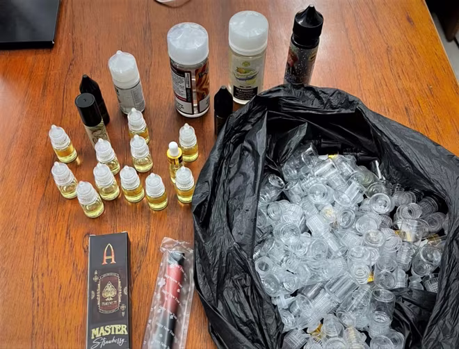 Dạng tinh dầu chứa chất ma túy núp bóng một số sản phẩm dùng để hút thuốc lá điện tử xuất hiện trên thị trường thời gian gần đây Dạng tinh dầu chứa chất ma túy núp bóng một số sản phẩm dùng để hút thuốc lá điện tử xuất hiện trên thị trường thời gian gần đây