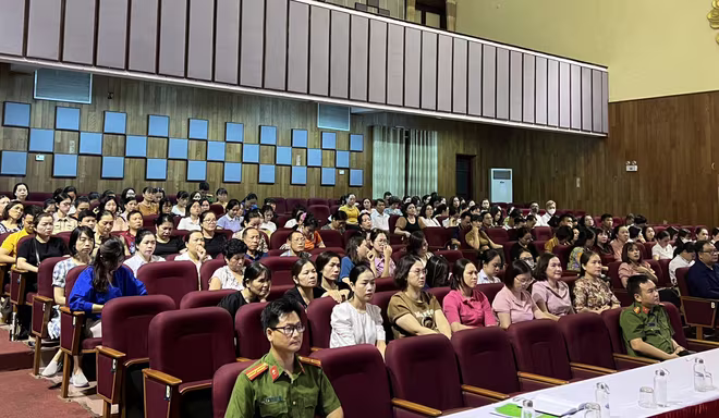 Tuyên truyền nâng cao kỹ năng xử lý phòng cháy, thoát nạn cho 500 cán bộ quản lý các cơ sở giáo dục Tuyên truyền nâng cao kỹ năng xử lý phòng cháy, thoát nạn cho 500 cán bộ quản lý các cơ sở giáo dục