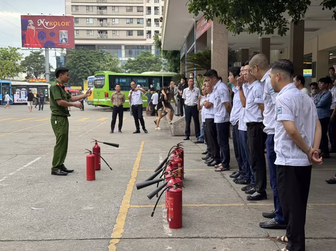 Cảnh sát PCCC và CNCH- CAQ Nam Từ Liêm tuyên truyền, trang bị kỹ năng phòng ngừa hỏa hoạn Cảnh sát PCCC và CNCH- CAQ Nam Từ Liêm tuyên truyền, trang bị kỹ năng phòng ngừa hỏa hoạn