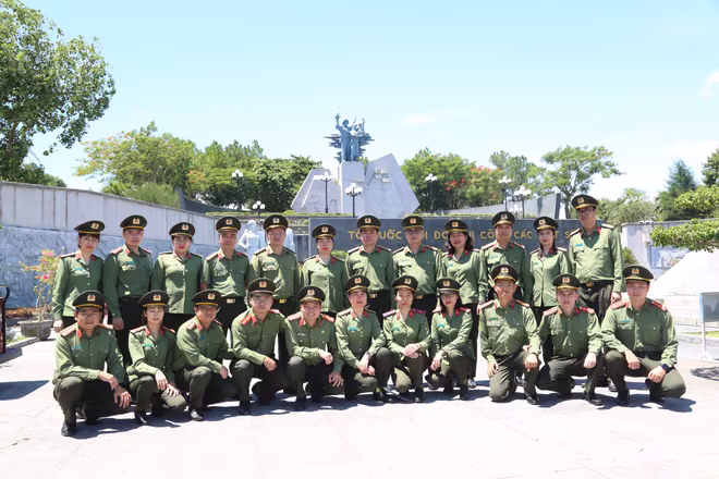 Cụm thi đua số 4 - Công an thành phố Hà Nội tổ chức về nguồn tại tỉnh Quảng Bình và tỉnh Quảng Trị Cụm thi đua số 4 - Công an thành phố Hà Nội tổ chức về nguồn tại tỉnh Quảng Bình và tỉnh Quảng Trị