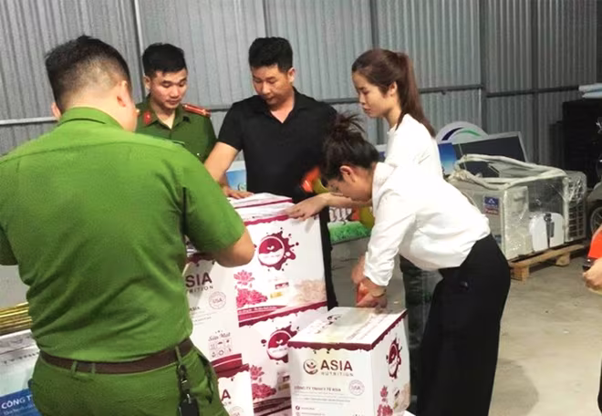 Cơ quan Công an kiểm đếm niêm phong số hàng hóa