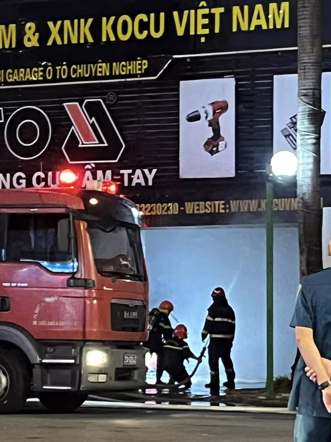 Đám cháy được khống chế và dập tắt Đám cháy được khống chế và dập tắt