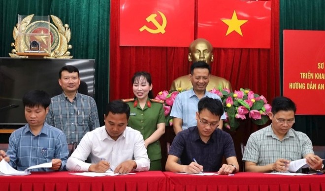 Các đơn vị ở huyện Chương Mỹ ký cam kết thực hiện cao điểm tuyên truyền, hướng dẫn an toàn PCCC và CNCH