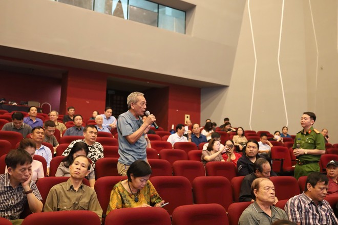 Các đại biểu tham góp ý kiến