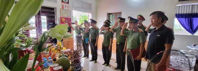 Đoàn công tác Công an thành phố Hà Nội tri ân tấm gương dũng cảm của Liệt sỹ, Thiếu tá Nguyễn Đăng Khải Đoàn công tác Công an thành phố Hà Nội tri ân tấm gương dũng cảm của Liệt sỹ, Thiếu tá Nguyễn Đăng Khải
