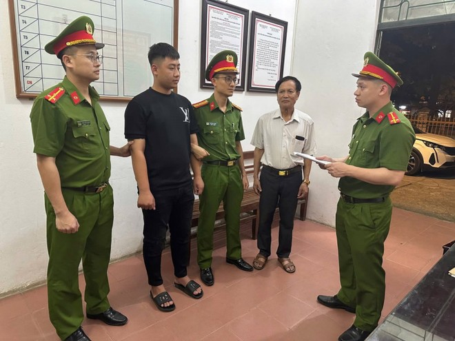 Cơ quan CSĐT Công an tỉnh Phú Thọ thực hiện lệnh bắt Hoàng Hải Long