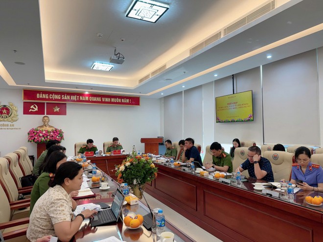 Các đại biểu tham dự phiên họp