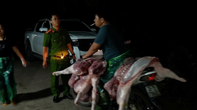 Cơ quan Công an kiểm tra phát hiện các đối tượng vận chuyển thịt lợn không rõ nguồn gốc