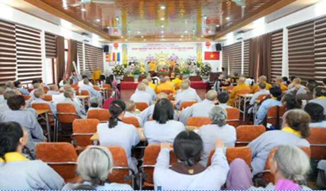 Các Tăng Ni, Phật tử tham gia buổi tuyên truyền